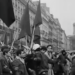 Una foto di una manifestazione a Parigi nel 1968